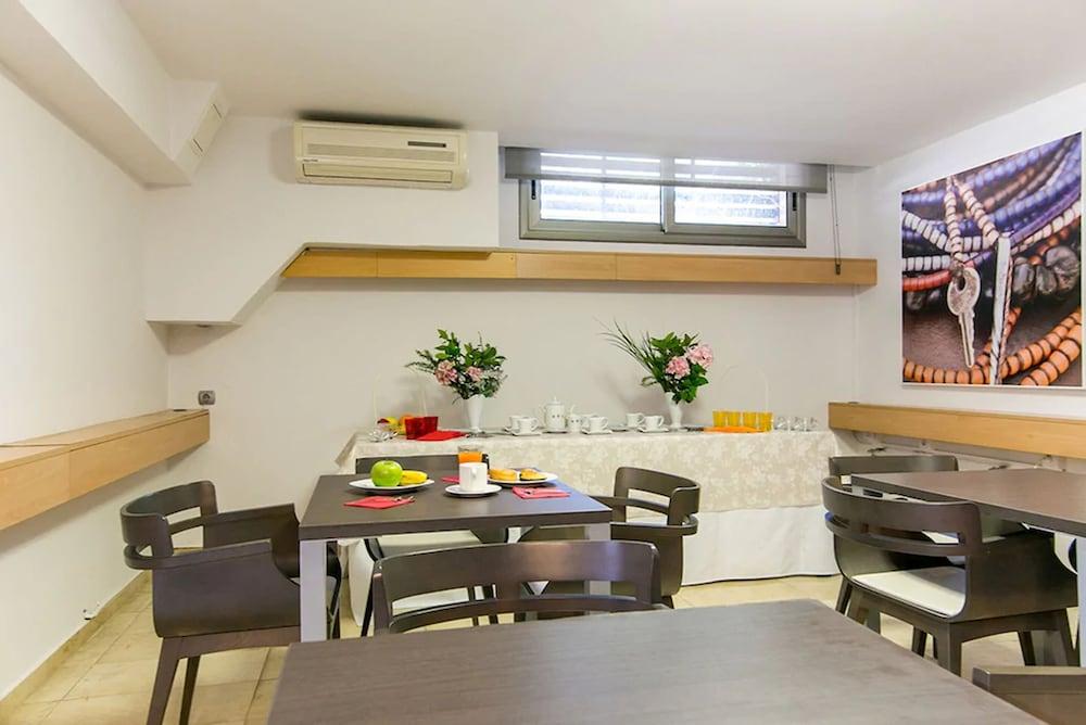 Aparthotel Bardon Castelldefels Esterno foto