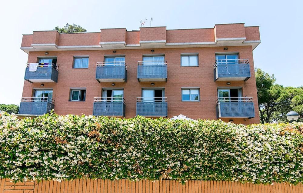 Aparthotel Bardon Castelldefels Esterno foto