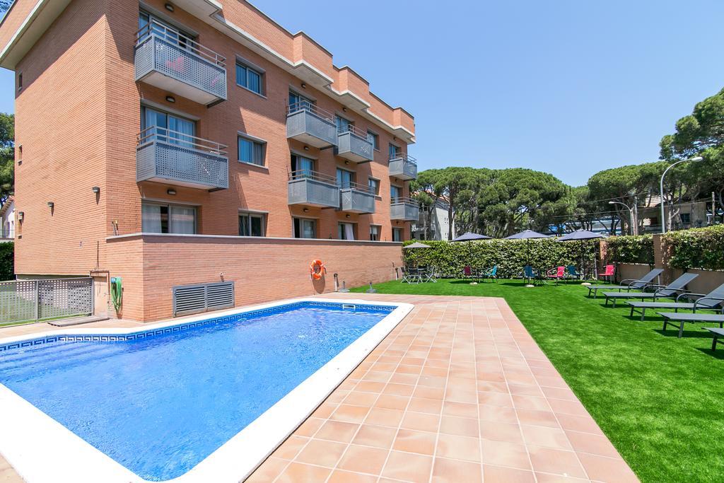 Aparthotel Bardon Castelldefels Esterno foto