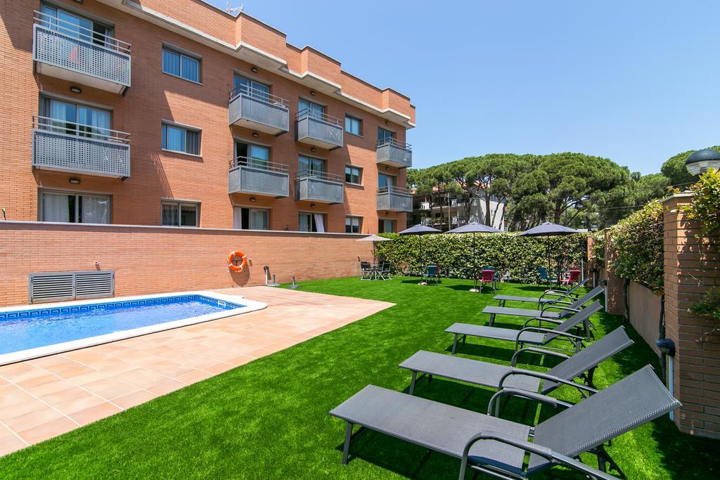 Aparthotel Bardon Castelldefels Esterno foto