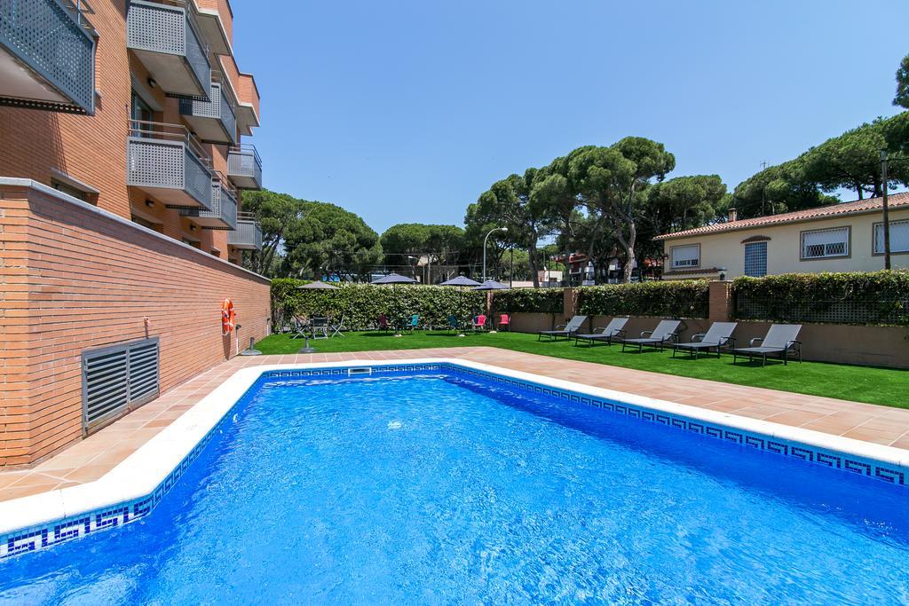 Aparthotel Bardon Castelldefels Esterno foto