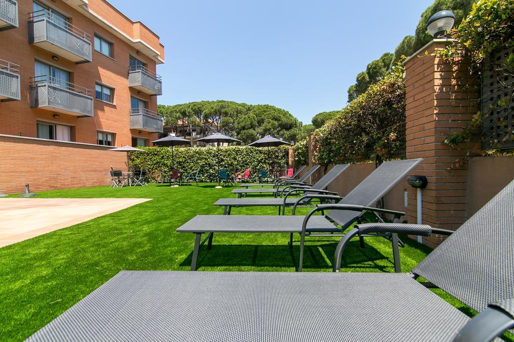 Aparthotel Bardon Castelldefels Esterno foto