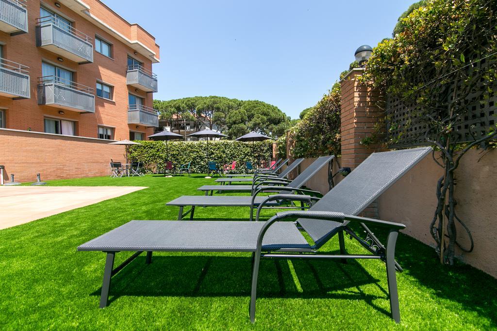 Aparthotel Bardon Castelldefels Esterno foto