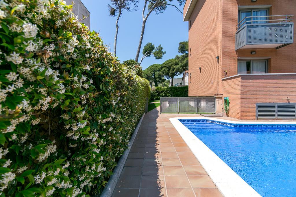 Aparthotel Bardon Castelldefels Esterno foto