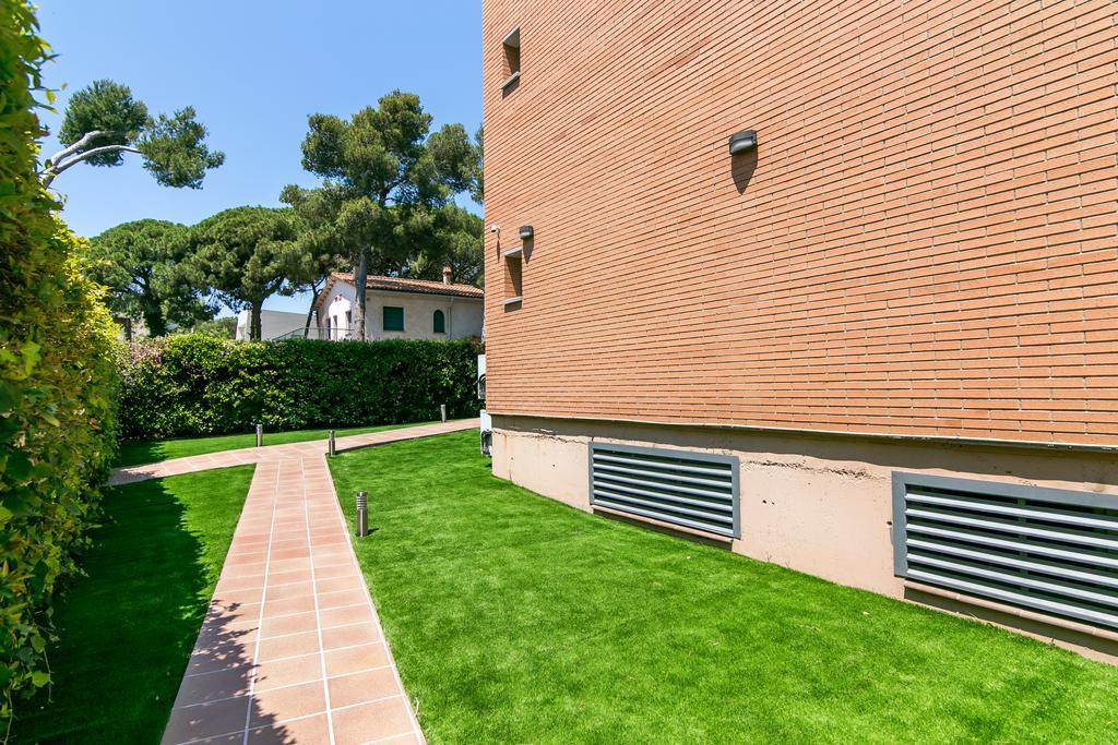 Aparthotel Bardon Castelldefels Esterno foto