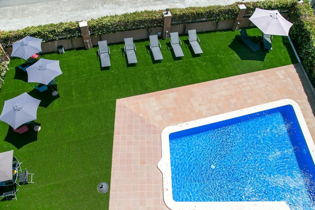 Aparthotel Bardon Castelldefels Esterno foto
