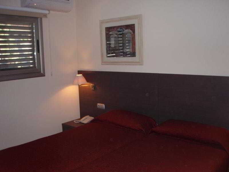 Aparthotel Bardon Castelldefels Esterno foto